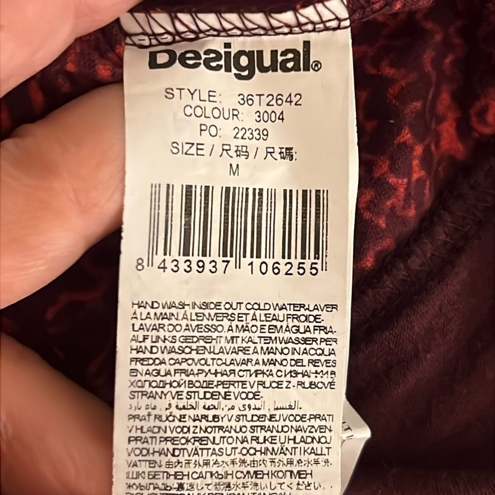 Desigual geometric print Top, long sleeve, burgundy. Size M - Picture 10 of 11